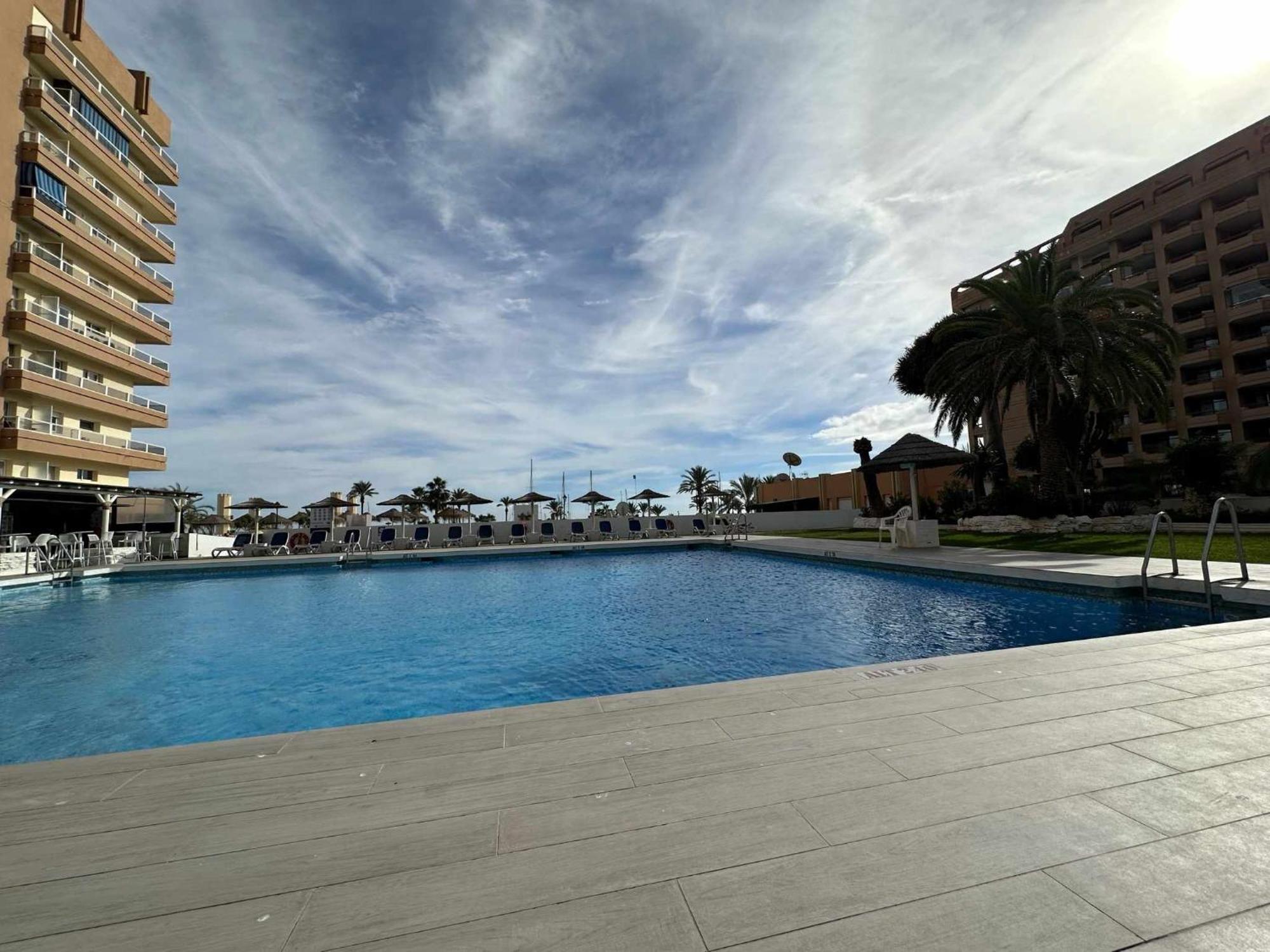 Estudio Pyr Privado Frente Al Puerto De Fuengirola Exteriör bild